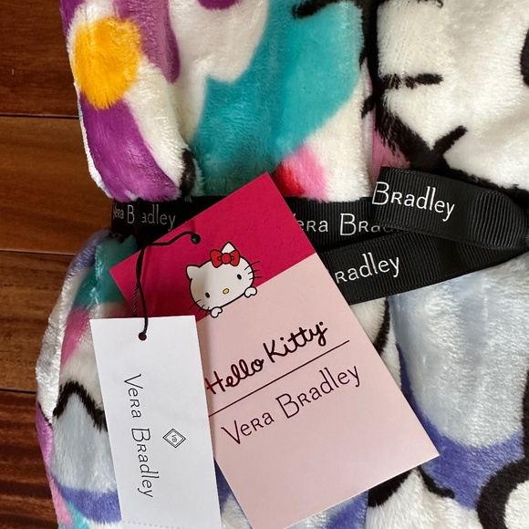 VERA BRADLEY HELLO KITTY PLUSH THROW BLANKET:NWT HELLO KITTY PAISLEY - Picture 5 of 8